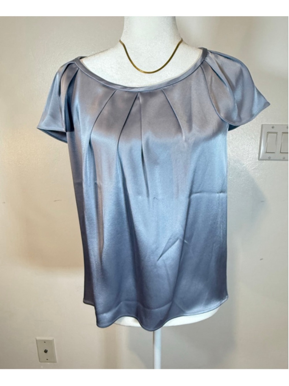 St. John Couture Silver Blue Blouse Size 4, box pleats